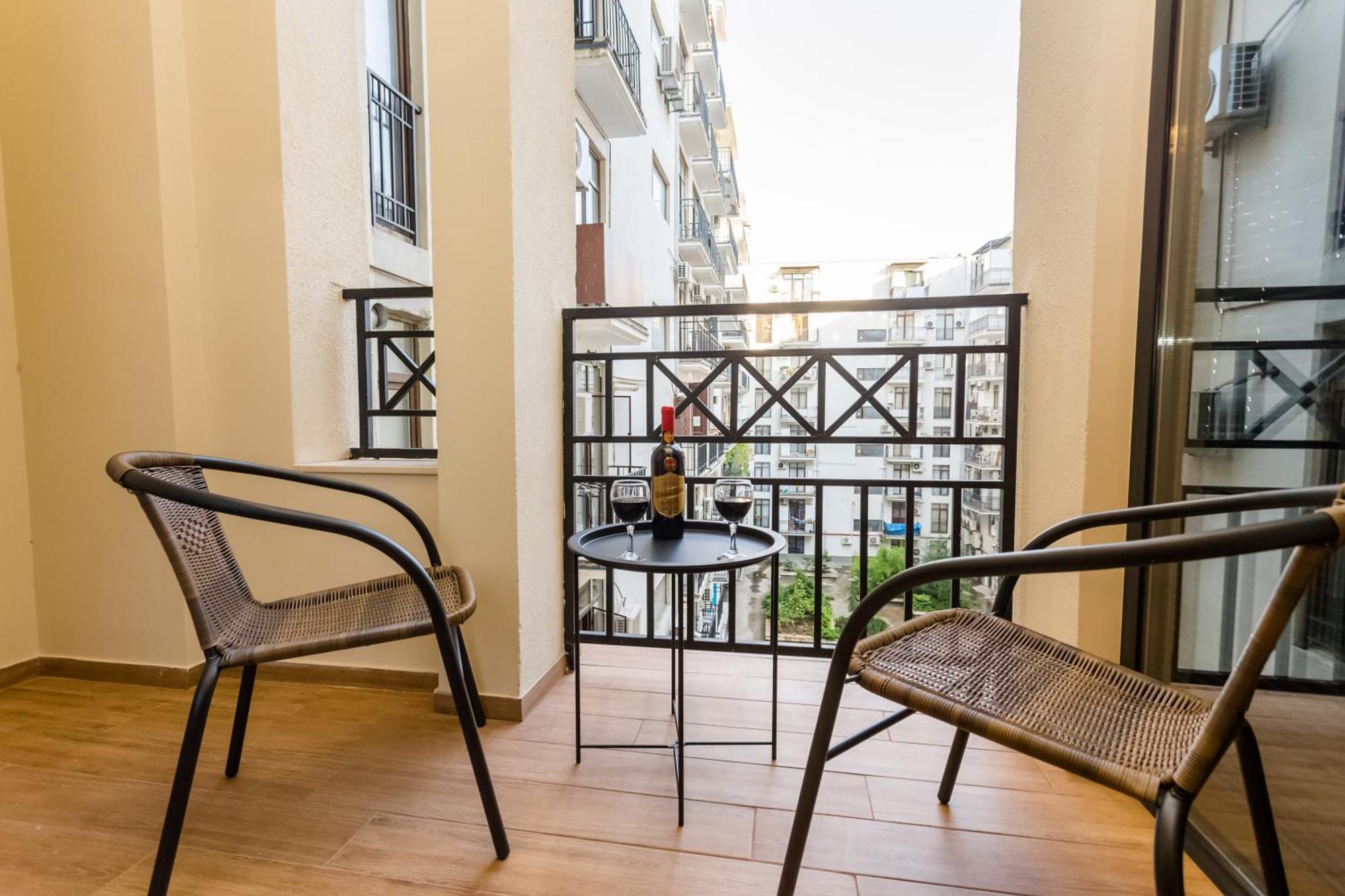 Two Bedroom Apartment In The City Center Tbilisi Exterior foto