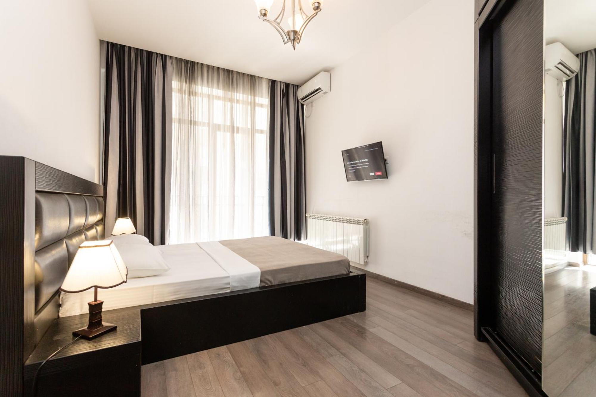 Two Bedroom Apartment In The City Center Tbilisi Exterior foto